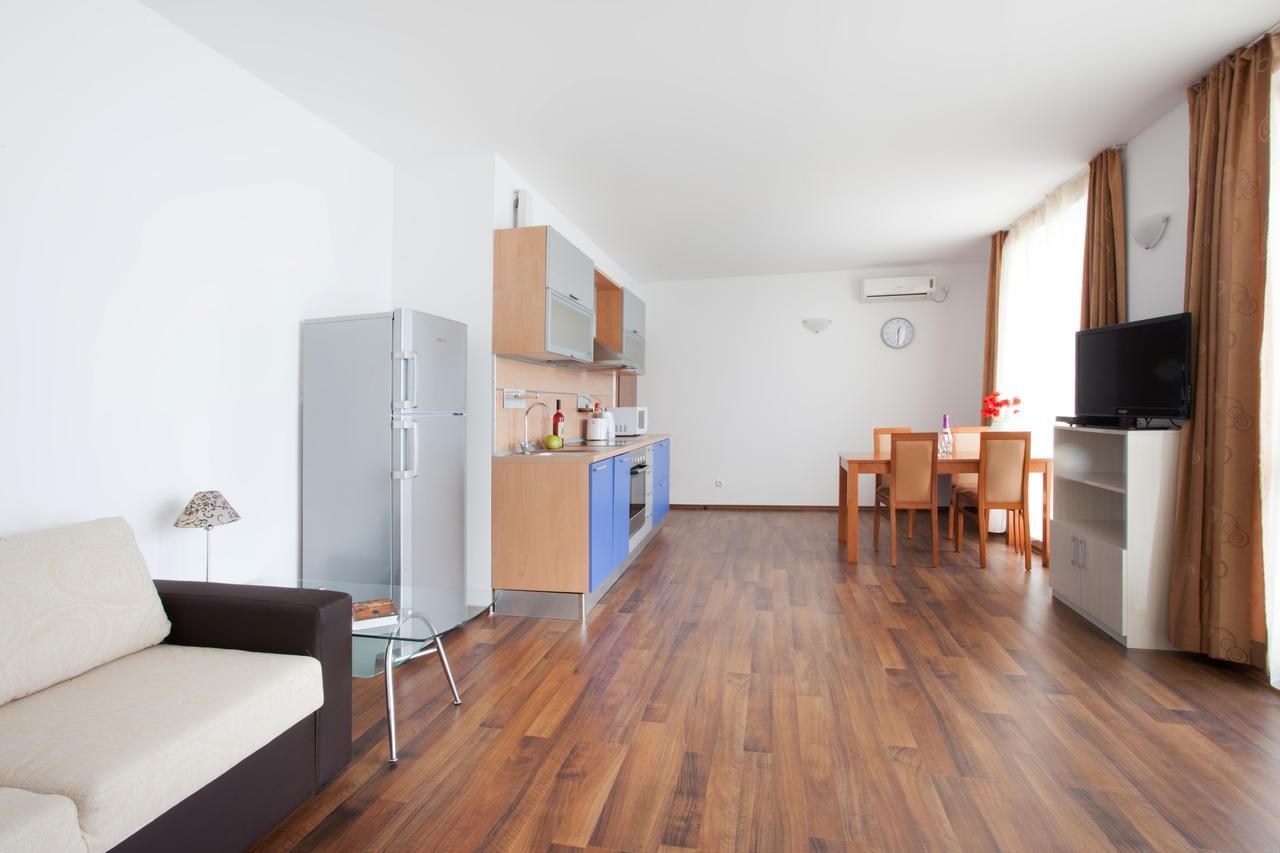 Vilmar Aparthotel Pomorie Esterno foto