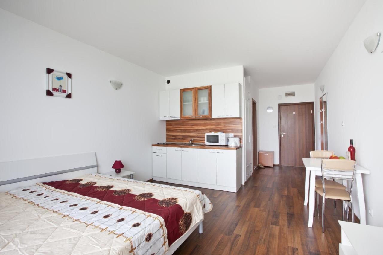 Vilmar Aparthotel Pomorie Esterno foto