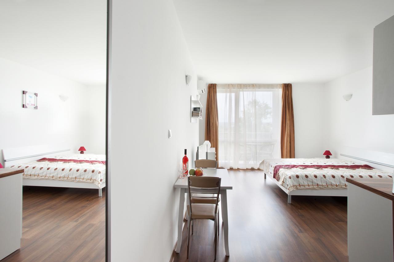 Vilmar Aparthotel Pomorie Esterno foto